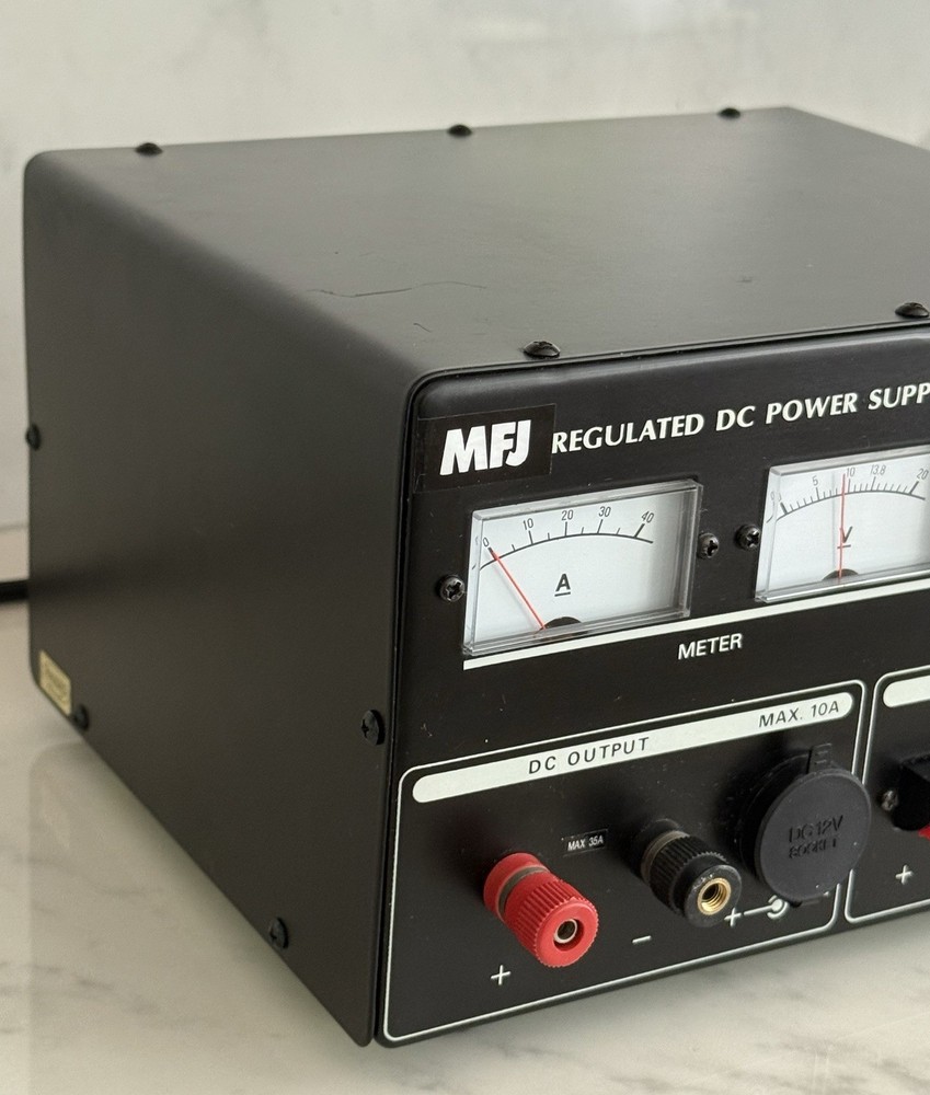 MFJ Model MFJ-4035MV Adjustable Regulated DC Power Supply