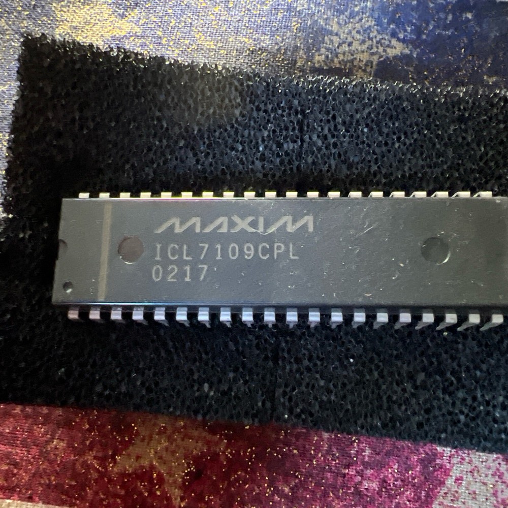 **  QUANTITY 1  **MAXIM  ICL7109CPL