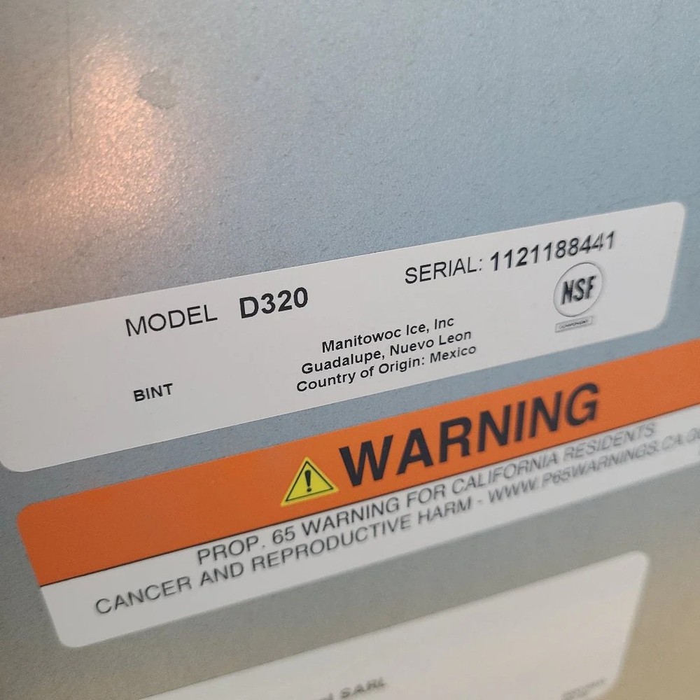Manitowoc D320 22" 264 lb. Ice Bin (Scratch & Dent 8441)