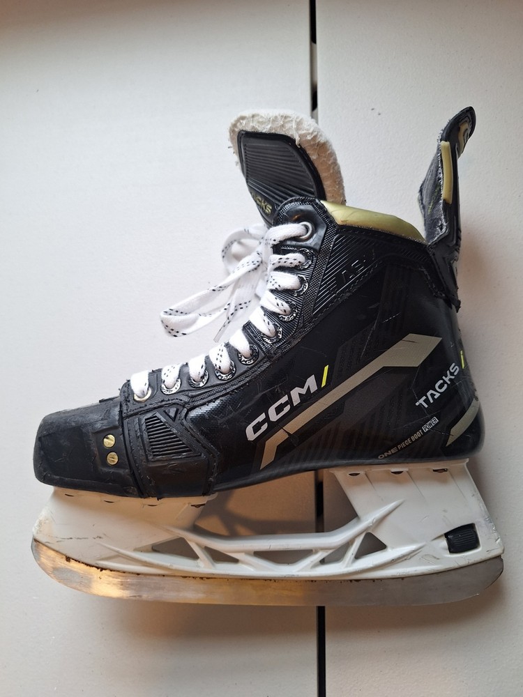 CCM Super Tacks AS-V Skates Intermediate 6