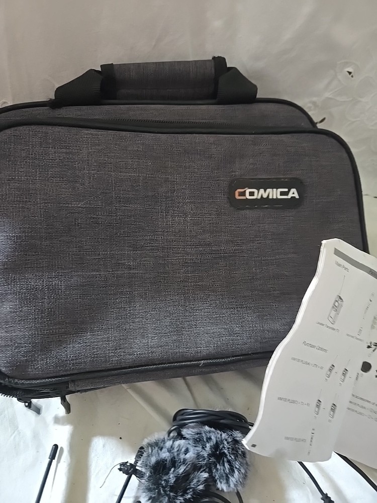 Comica CVM-WM100-PLUS RX Wireless Microphone system Case Mic USB Cable