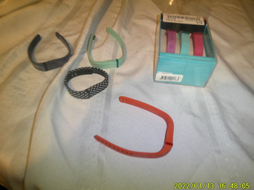3 FITBIT SEALED WRIST BANDS PLUS 4 LOOSE MULTI-COLORS