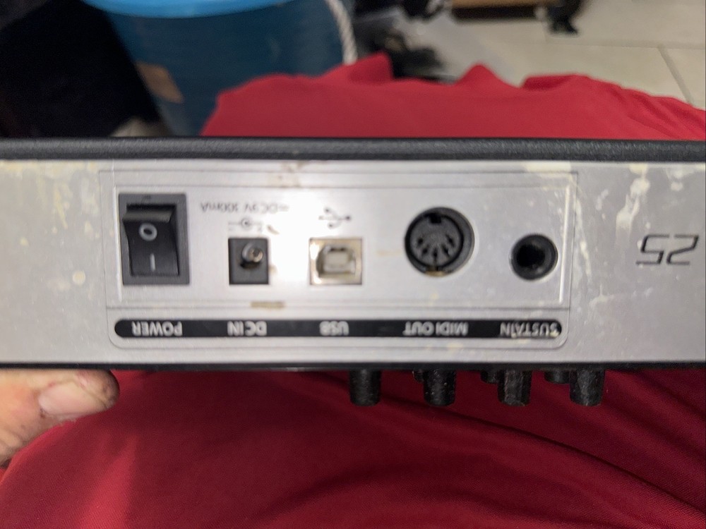 SAMSON GRAPHITE 25 (USB MIDI CONTROLLER KEYBOARD) (UNTESTED)