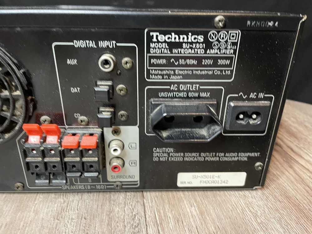 TECHNICS SU-X501/ No Cords /Parts Only