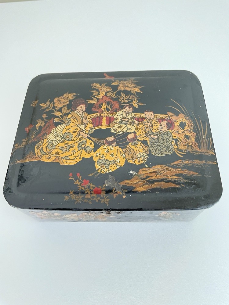 Antique Meiji Japanese Lacquer Box