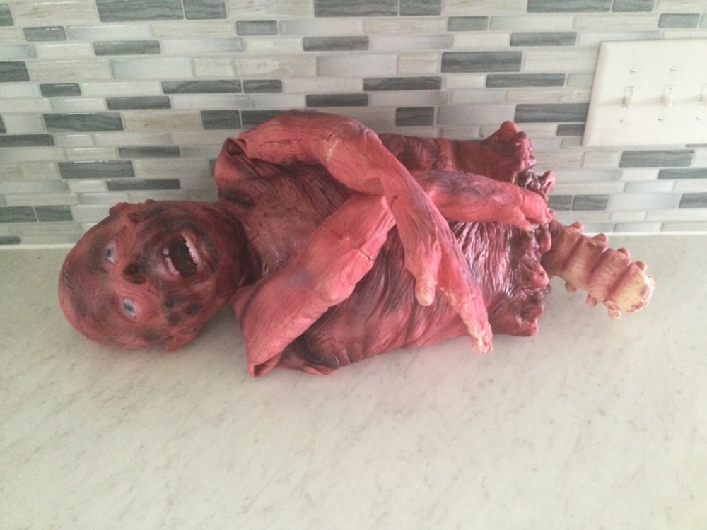 HALLOWEEN HORROR ZOMBIE LARGE REALISTIC DUMMY