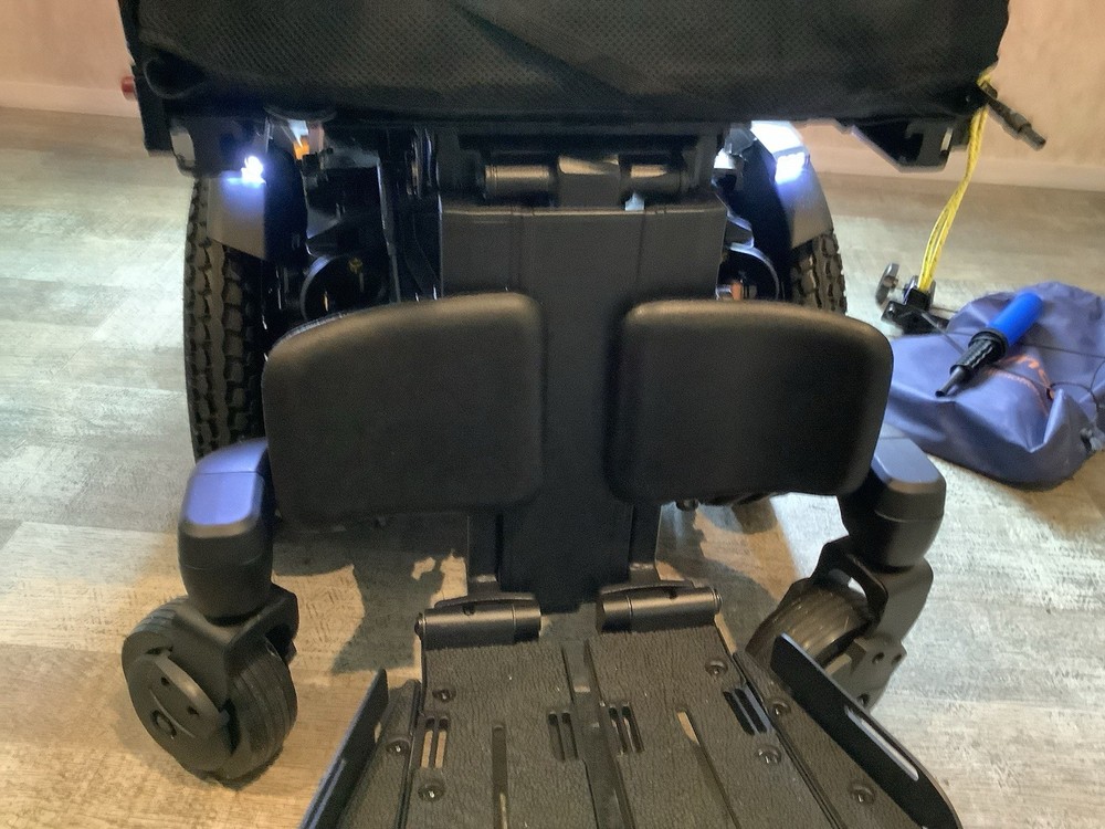 Quantum Q6 Edge 3 Power Wheelchair - Base Model - Excellent Condition