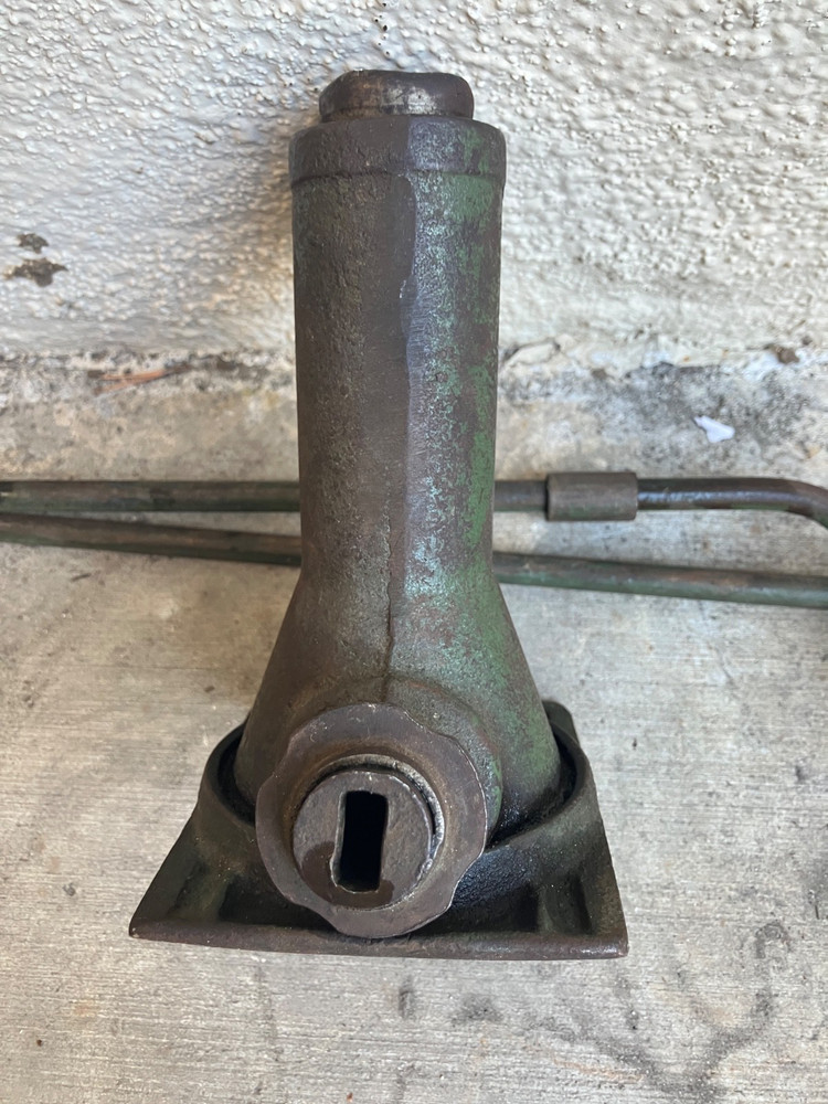 Vintage Cast Iron Jack Screw Ford?