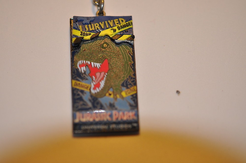 NEW KEYRING  UNIVERSAL STUDIOS I SURVIVED JURASSIC PARK