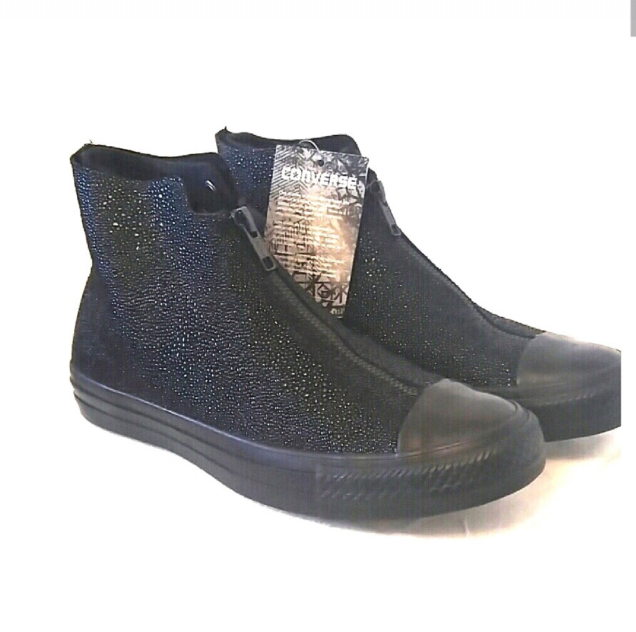NWT Converse Hightops Womens