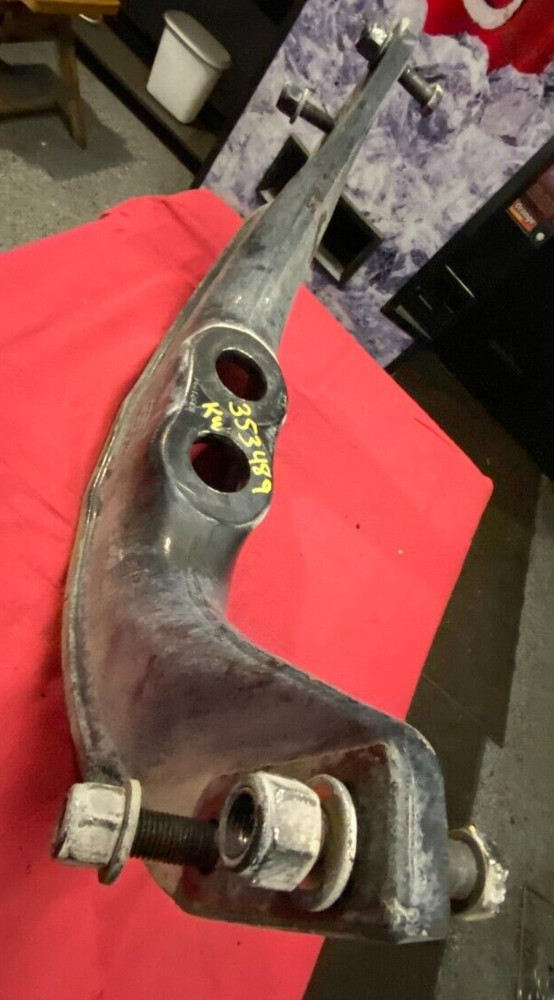 PACCAR OEM FRONT ENGINE MOUNT A24-1079-3,