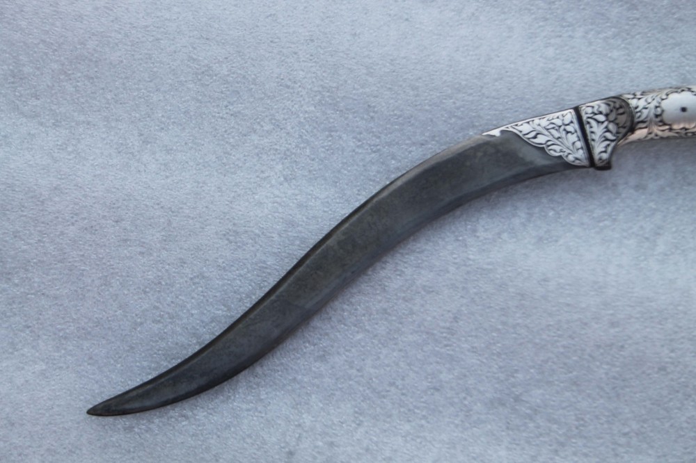 Fantastic curve iron blade Dagger Mughal Calligraphy silver inlaid work Handle