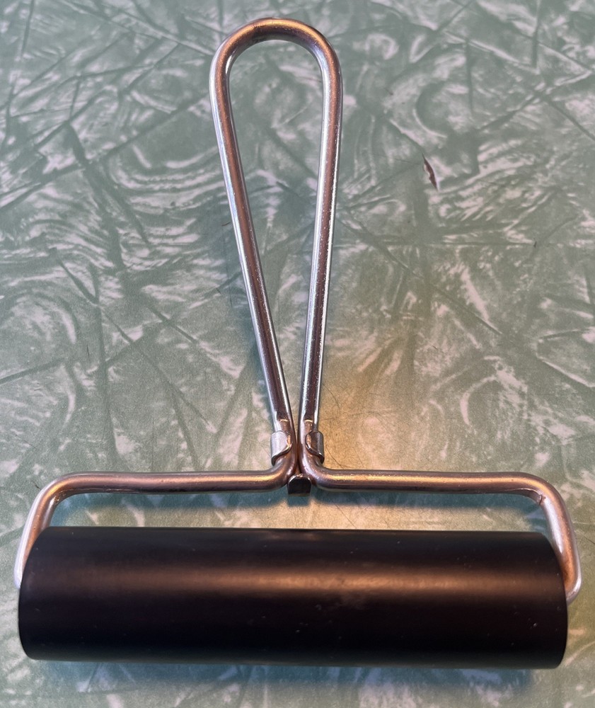 Speedball Hard Rubber Brayer – 4” Roller – Printmaking Ink Roller