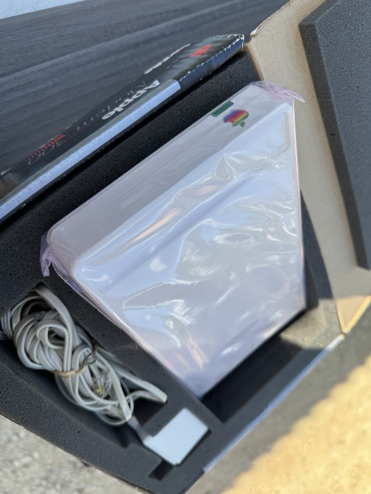 VINTAGE APPLE COMPUTER MODEM 300 MODEL A9M0300