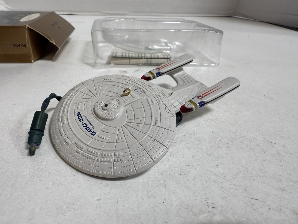 Hallmark Keepsake Magic Star Trek The Next Generation U.S.S.Enterprise 1993