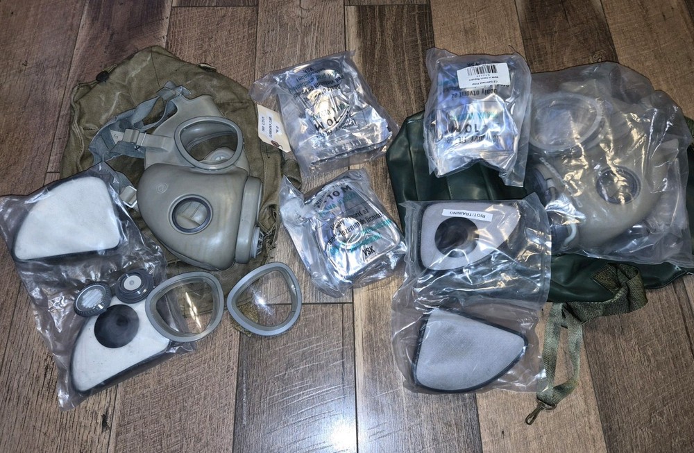 Czech M10 Gas Mask bundle with 5 Filter Sets Included