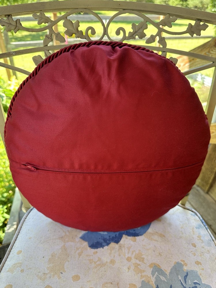 Decorative Round Pillow/ Tapestry With Silk Threading