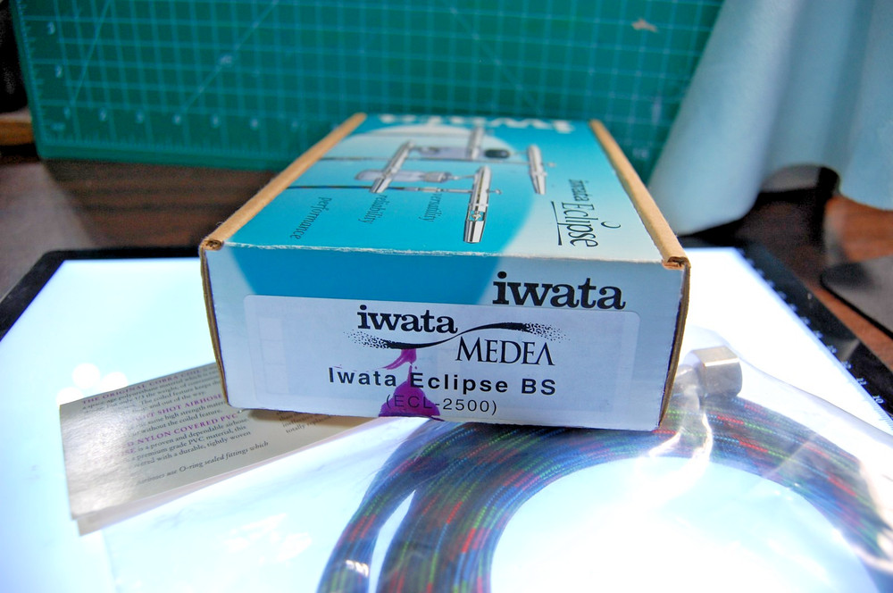 Iwata HP-BS Eclipse Airbrush - Small Gravity Feed + Air Hose - Silver