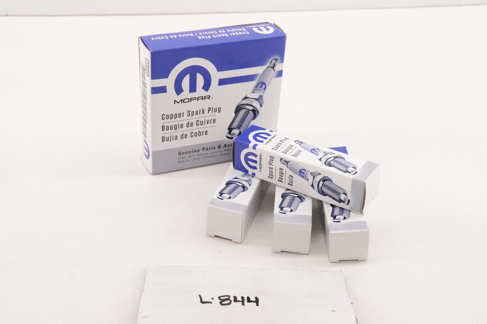 New OEM Genuine Dodge Spark Plugs Set 2000-2003 Durango Dakota 68303921AA 4 PC