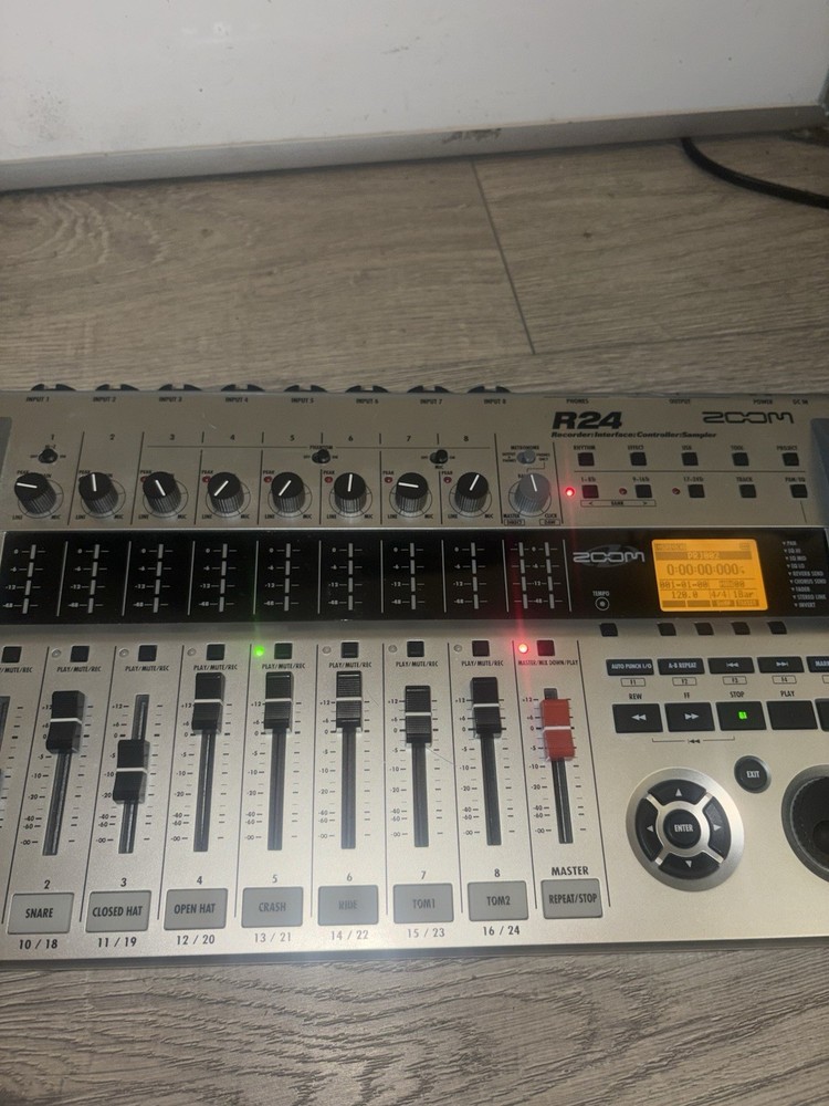 ZOOM R24 Digital Multi Track Recorder 24 Track Interface Controller 8 Channel