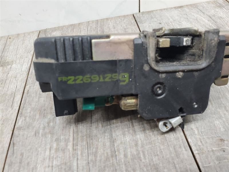 SAT L SDN 2002 Passenger Right Front Door Latch 75884