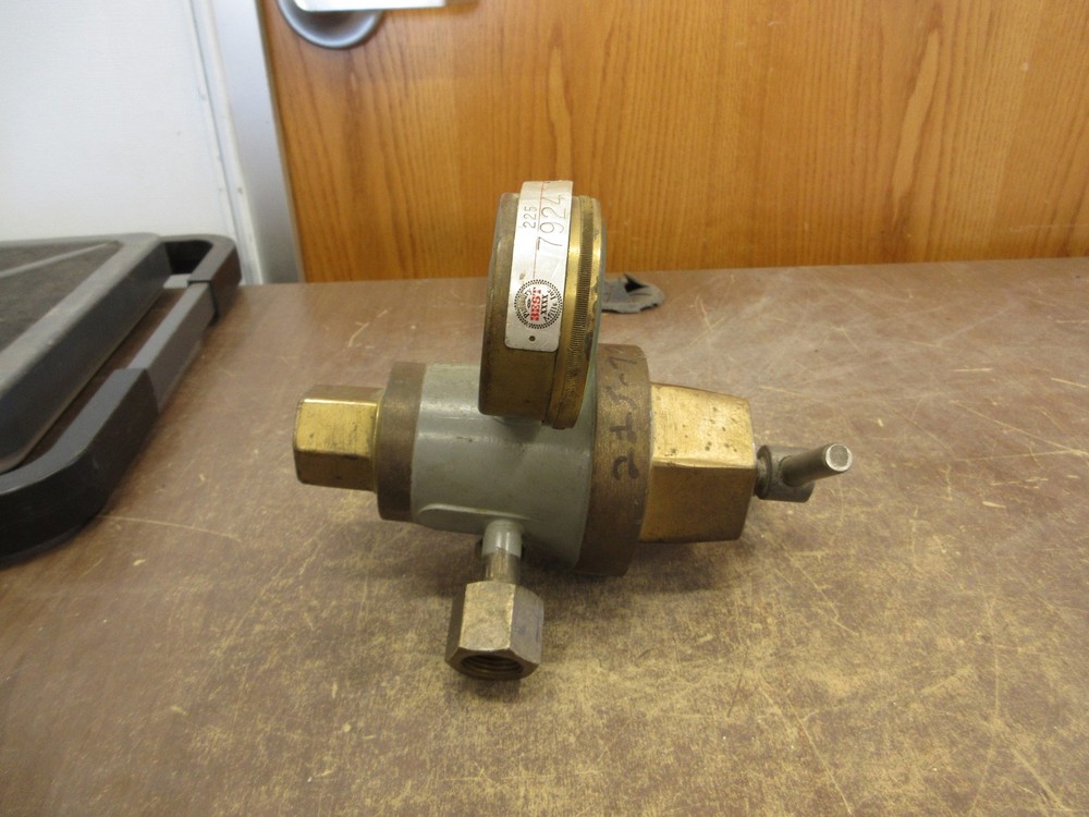 Union Carbide Linde Regulator R-69 Used