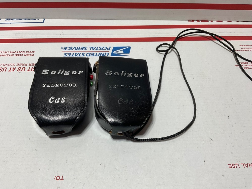 2 VINTAGE SOLIGOR SELECTOR CDS LIGHT METER WITH ORIGINAL LEATHER CASE.