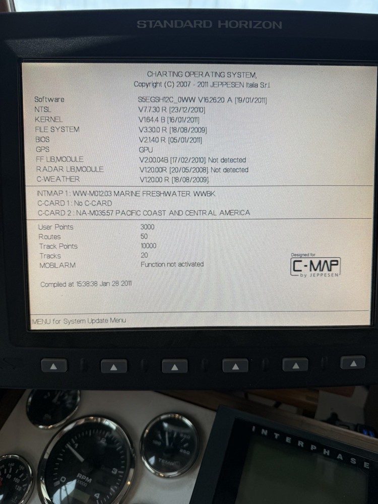Standard Horizon CP 590 Chartplotter with external gps/WAAS antenna