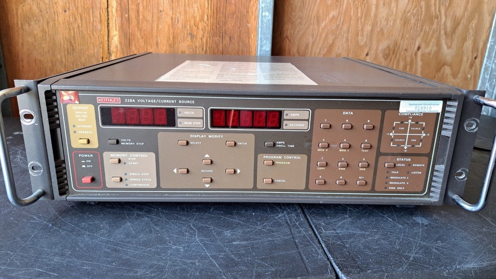 Keithley 228A Voltage / Current Source (SN/404740)