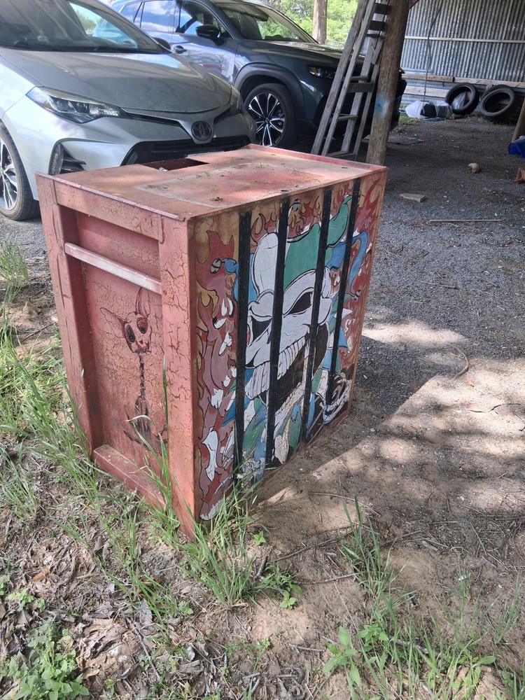 Craftsman 6-drawer lower toolbox featuring unique hand-painted artwork