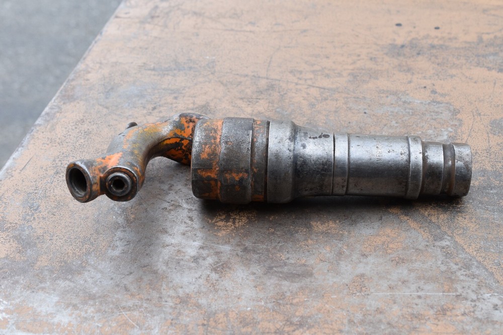 American Pneumatic APT 652 chipping hammer