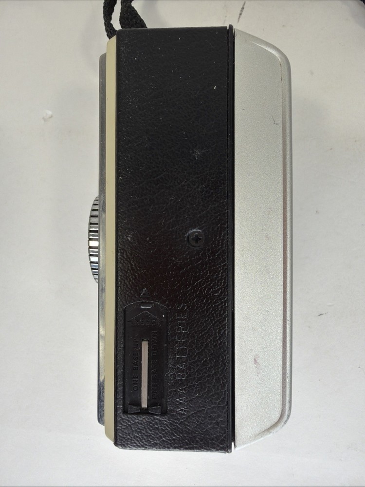 Kodak Instamatic 104 Film Camera - Untested