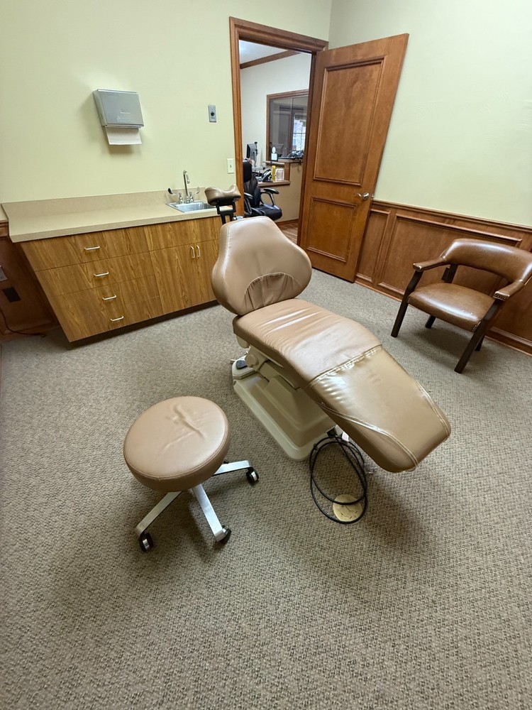 Boyd E-2000CB Dental Surgical Exam Chair w/ Stool