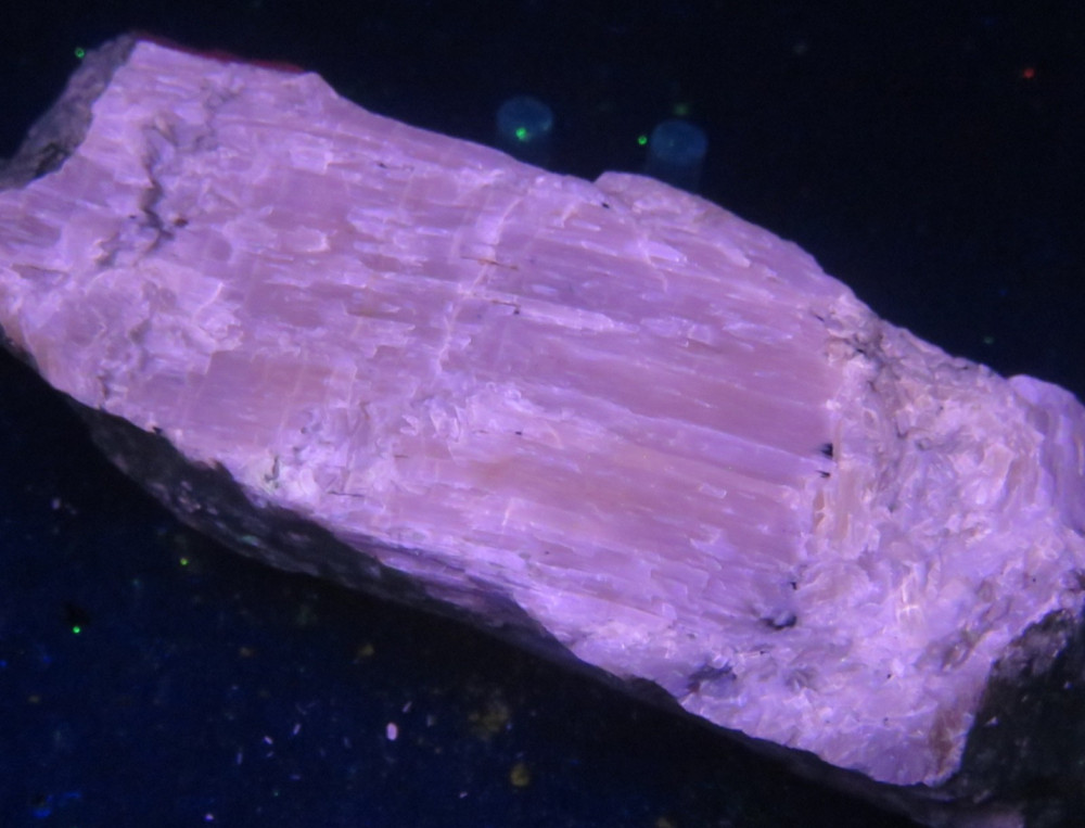Fluorescent : AGRELLITE - Kipawa River Complex , Temiscamingue , Quebec
