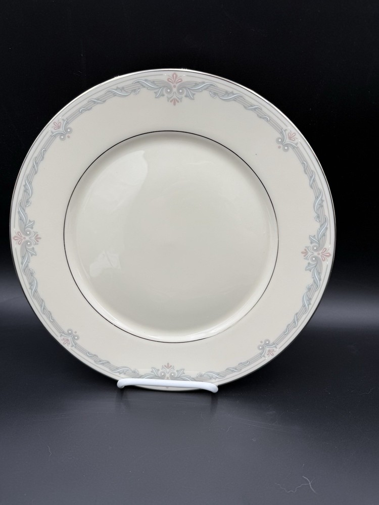 Lenox China Kingston Cosmopolitan Collection 5 Piece Place Setting(s)
