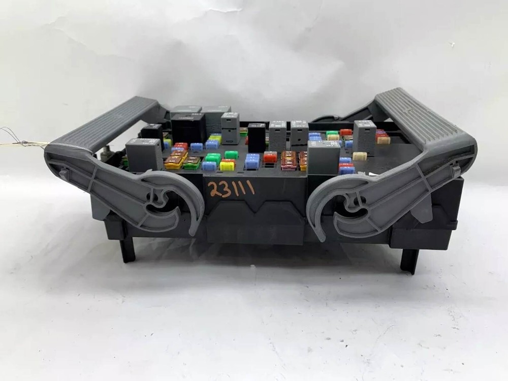 2010-2013 Chevy Avalanche 1500 Engine Fuse Box OEM