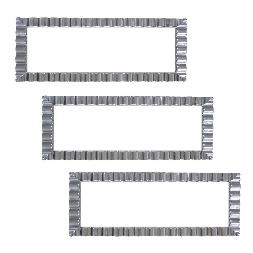 Party Essentials Disposable Hard Plastic Decorative Wavy Trays, 14" X 6", White/