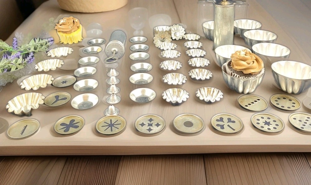 Vintage Metal Cake Decorating Set