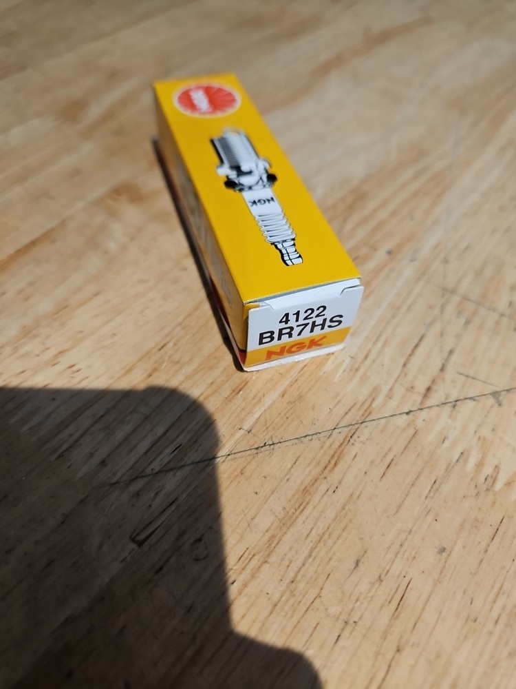 NGK - 4122 - Spark Plug, Standard BR7HS