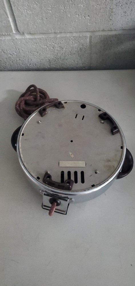 TOASTMASTER 2D2 Vintage Waffle Maker. Unique And Collectible.
