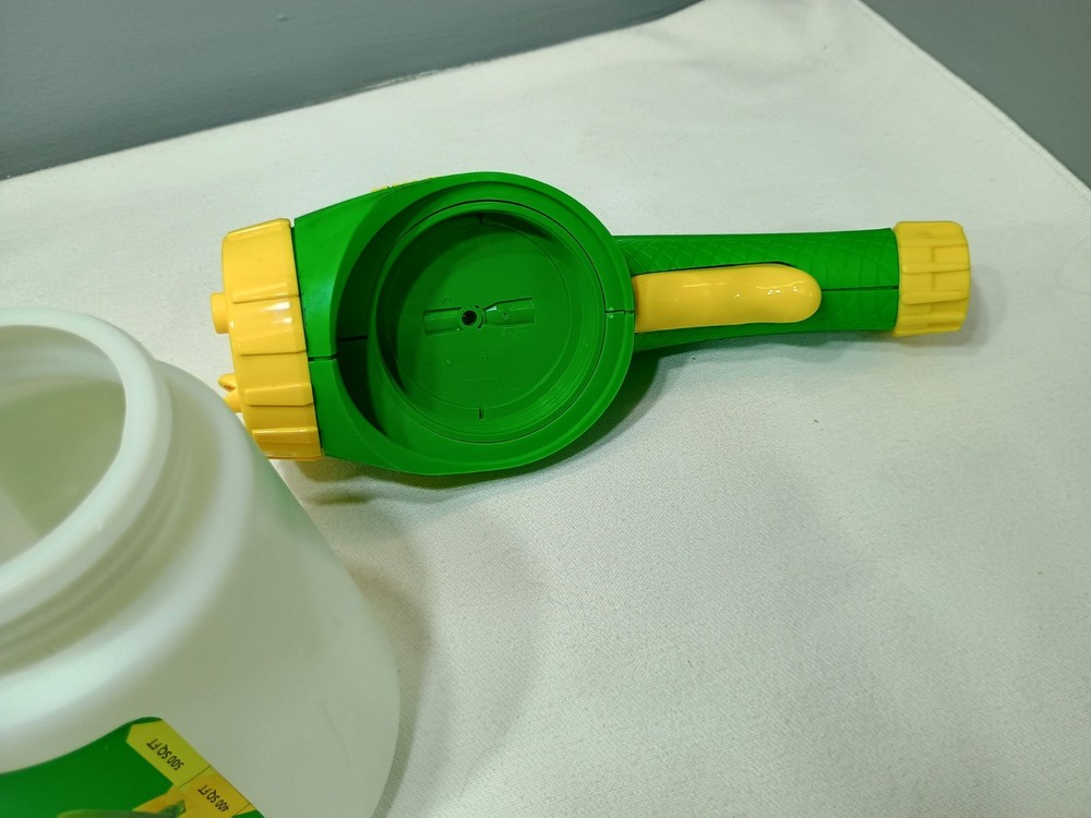 Miracle-Gro Garden Feeder Sprayer Multiple Spray Patterns Improved Trigger