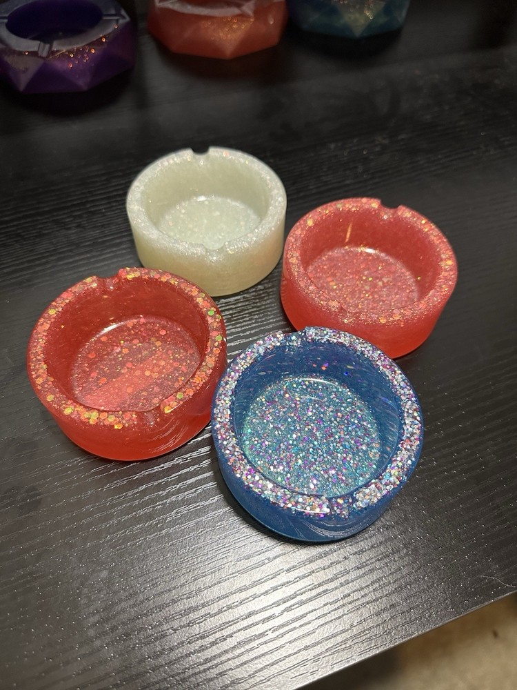 Small Resign Ash Tray