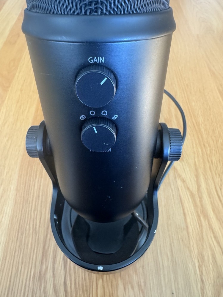 Blue USB microphone with Gain, headphone Jack, mute, Volume, And Pattern