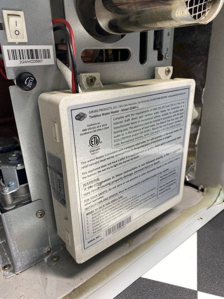 GIRARD 2GWHAM Tankless Water Heater For Parts Or Repair Only