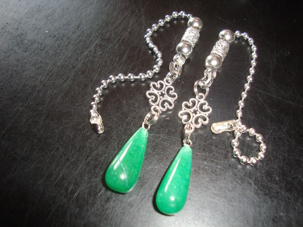 A Pair of Green Jade Stone Ceiling Fan Pull Chains Light/Lamp Pulls