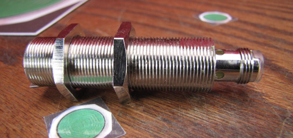 Omron Inductive Proximity Sensor 8mm 24v 4 pin switch E2A-M18LS08-M1-C1