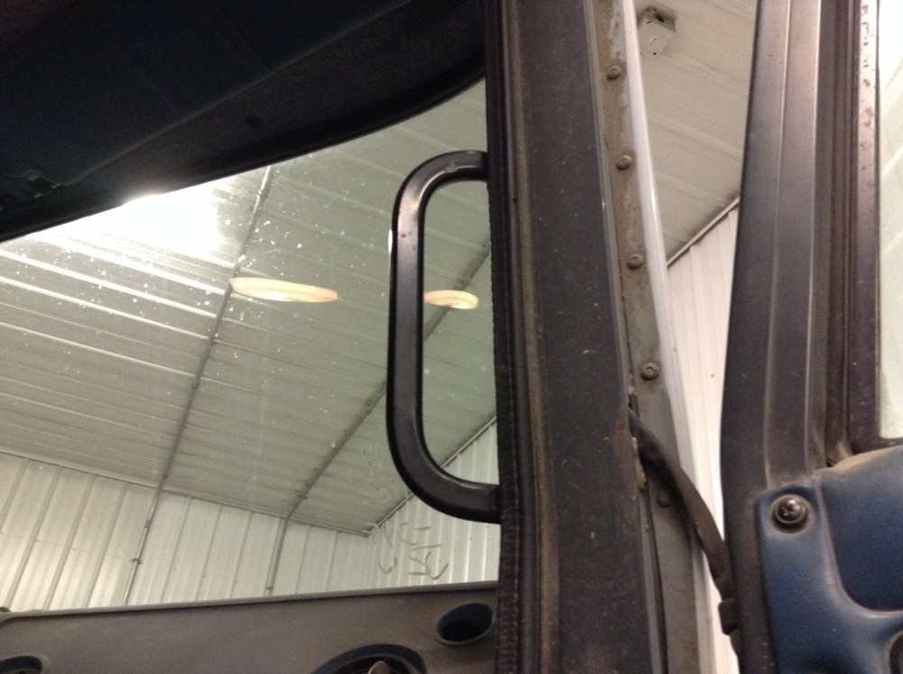 International 9700 10(in) Grab Handle, Cab Entry (Front) - Used