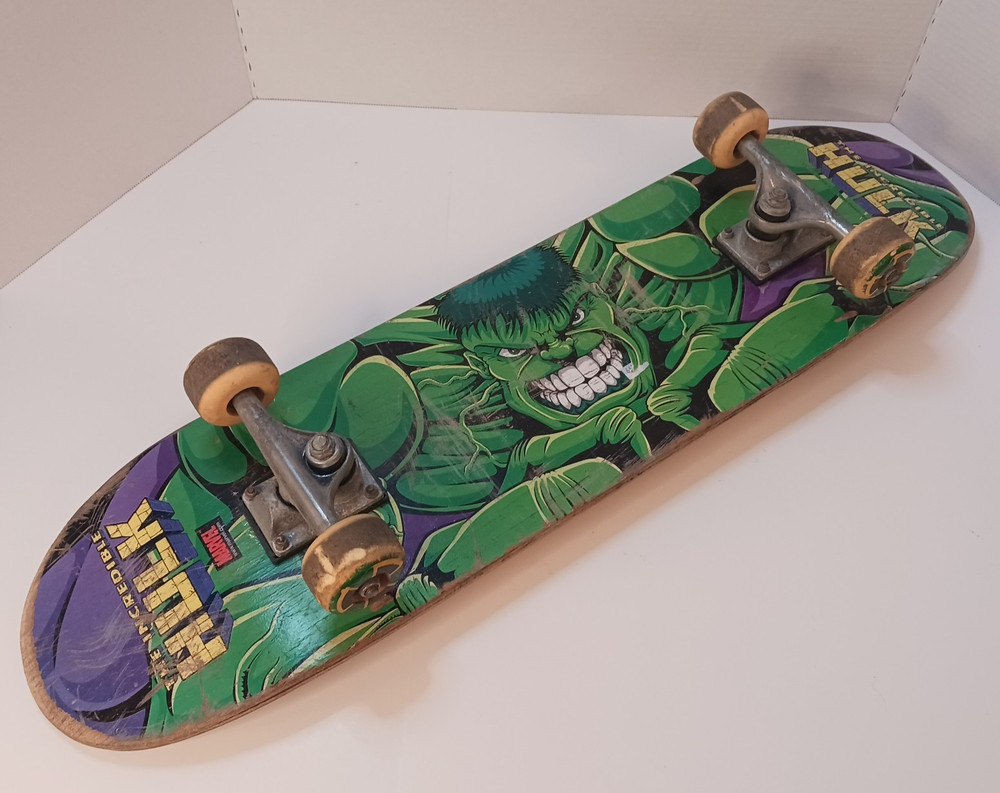 Vintage 2002 Marvel The Incredible Hulk Caution Skateboard Complete