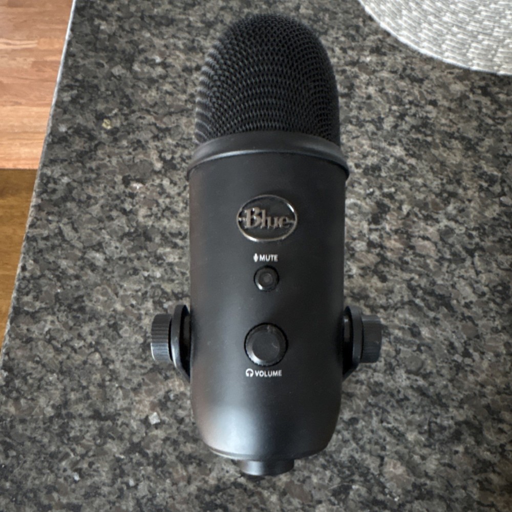 Blue Yeti USB Microphone Black with Mute, Volume Control, Adjustable Stand