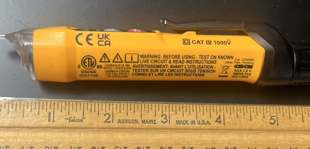 KLEIN TOOLS NCVT-3P VOLTAGE TESTER + FLASHLIGHT